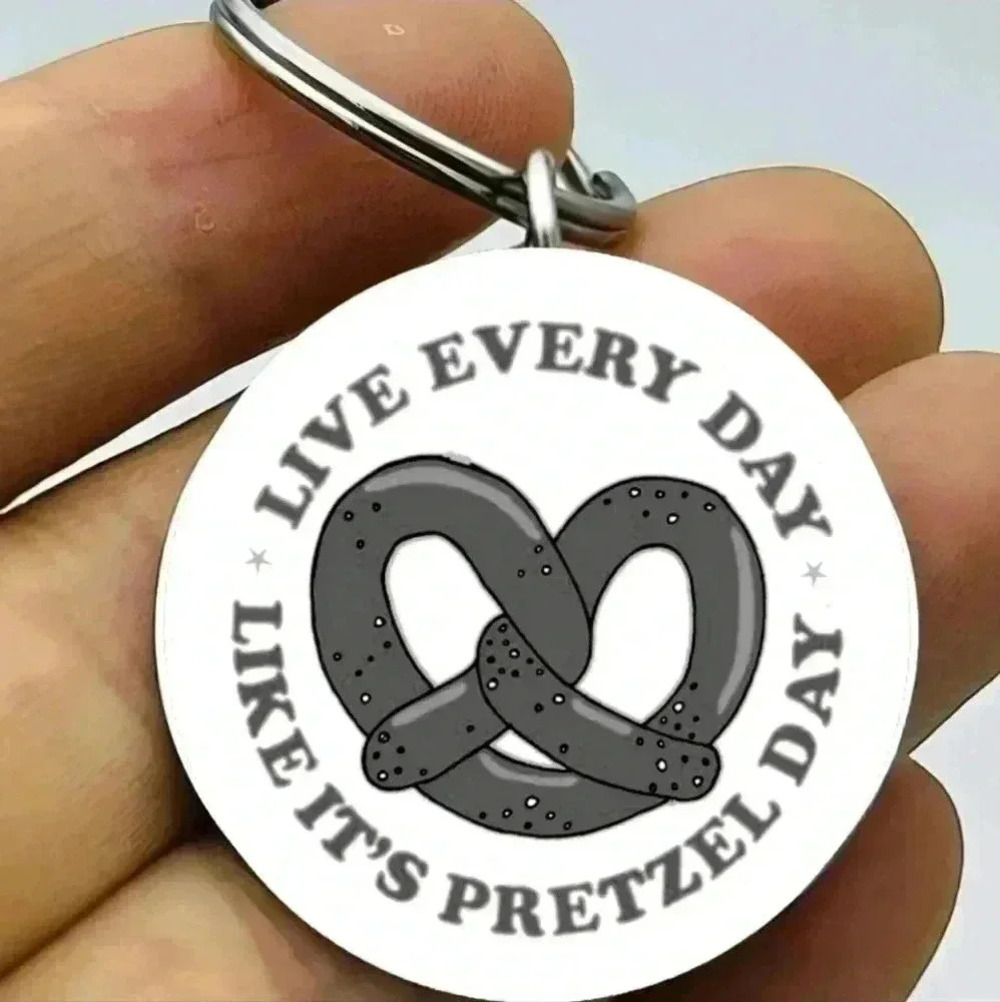 Live everyday like it's pretzel day hot keychian